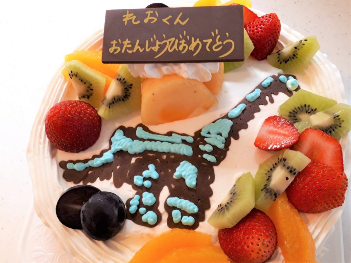 お子様のお誕生日ケーキ 箱を開けた瞬間喜んでくれるかな 香住海岸が一望できる兵庫県香美町にあるケーキ専門店カフェ プラージュ